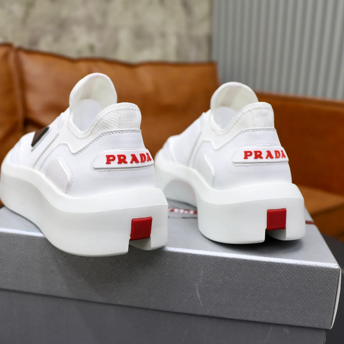Men's shoes: 620💰🙅‍♂️🙅‍♂️🙅‍♂️ Brand: PRADA Standard code: 38–44 (45 can be customized) Level: Same as the official website Material: Original cowhide fabric Comfortable sheepskin lining Lightweight wear-resistant outsole Style category: Men's fashionable casual shoes and boots Running sneakers Distinguished luxury brand elements Top luxury Color: actual picture color